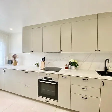 Townhouse W/sea View & Garden Holiday home