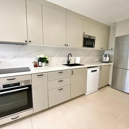 Townhouse W/sea View & Garden Holiday home *